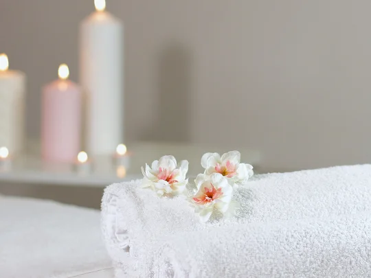schoonheidssalonfemma.nl - Gezichtsbehandelingen - Huidverbetering - IPL ontharen - Massages